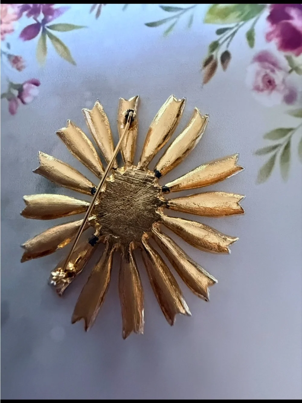 White and Yellow Daisy Enamel Brooch.